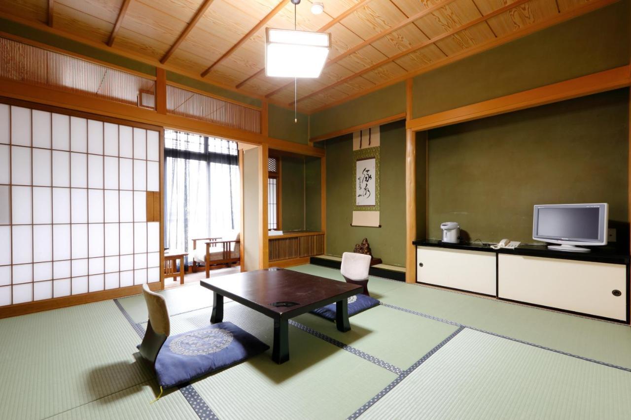 Okada Ryokan Warakutei Takayama  Exterior foto